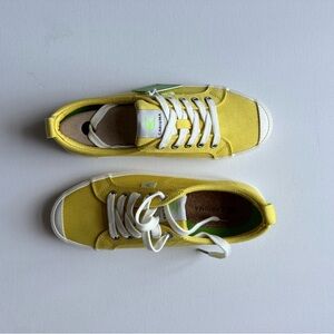 Cariuma Yellow Women's Sneakers